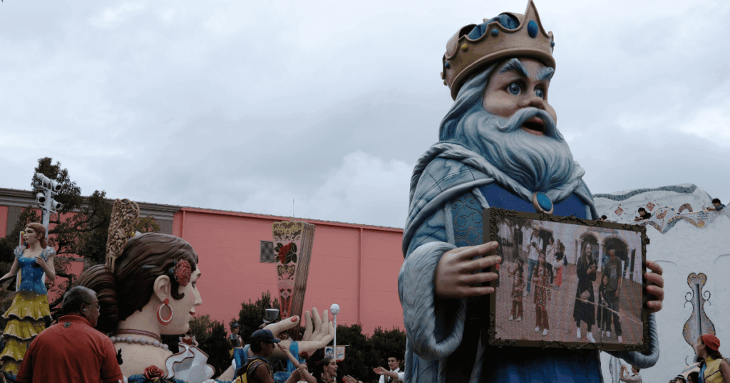 志摩スペイン村　パレード　ディスプレイ